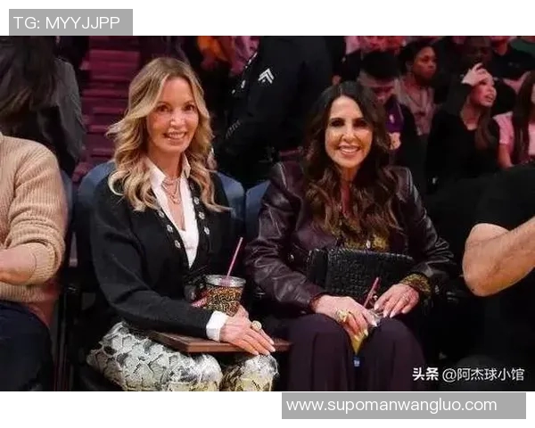 文胖:湖人被收购后,巴斯家族的每个子女都获得了9亿多美元 文胖:湖人被收购后,巴斯家族的每个子女都获得了9亿多美元