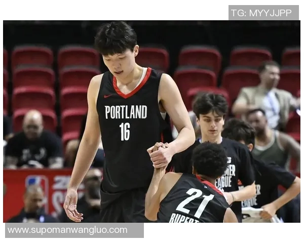 连续3场DNP!拓记:杨瀚森这赛季起伏会很大 有高光也会有低谷 连续3场DNP!拓记:杨瀚森这赛季起伏会很大 有高光也会有低谷