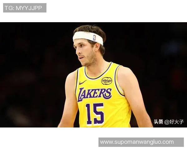 难呀,里夫斯在比赛中亲眼目睹了湖人队友东契奇在替补席上的伤势 难呀,里夫斯在比赛中亲眼目睹了湖人队友东契奇在替补席上的伤势