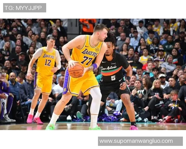 湖人91-107不敌马刺 球员评价:东契奇优秀,2人及格,7人崩盘 湖人91-107不敌马刺 球员评价:东契奇优秀,2人及格,7人崩盘